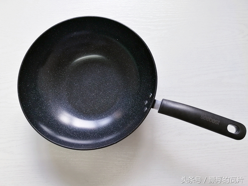 老式电磁炉用一般的锅炒菜会糊吗,电磁炉out2烧了