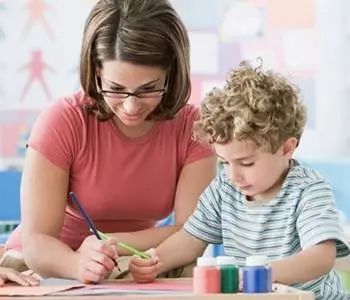 孩子对父母依赖性强怎么教育,孩子对父母的依赖性不强正常吗