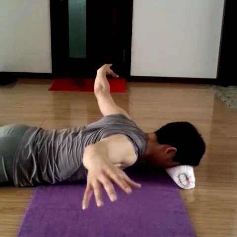 含胸驼背没气质改善训练,含胸驼背真的可以改善吗