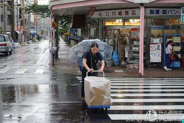 夫妻逛街买买买,夫妻日常买买买