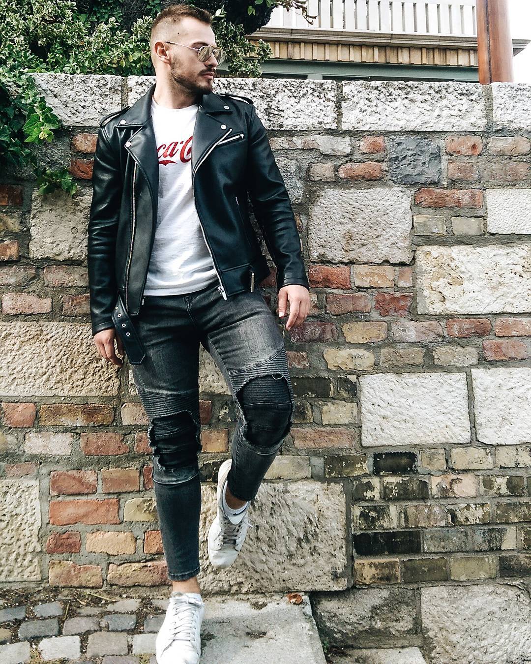 一件纯白的t恤搭配拉风的tee,一件白t恤男