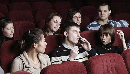 看电影如果遇到这几种人，赶紧退票换场，不然喜剧变悲剧！