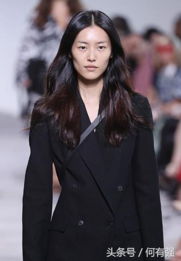 杨幂凭什么成为mk全球代言人 (杨幂同款绿色mk国内专柜多少钱)