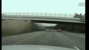 油门突然失效是什么原因,行驶过程中突然油门失灵