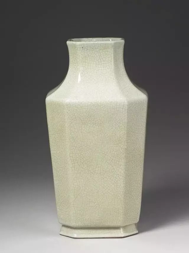 极具宋哥窑特征的哥窑贯耳瓶图片,澳门哥窑报价