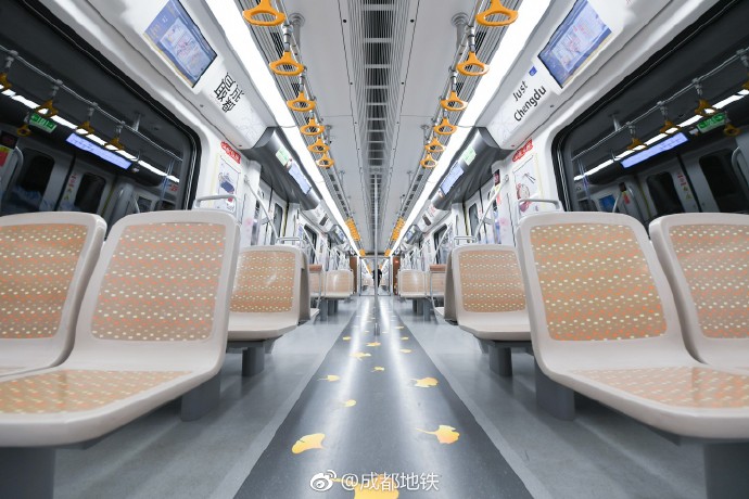 成都地铁烤匠广告,成都地铁2号线上的广告