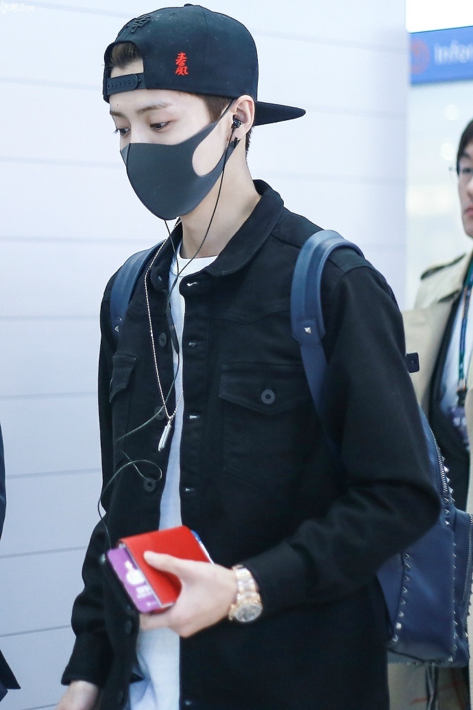 林允儿鹿晗王大陆同款,鹿晗与林允儿穿着红色衣服