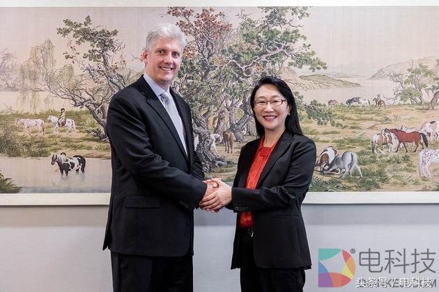 Google11亿美元从HTC手中买走了Pixel,你有没有想起6年前的MOTO