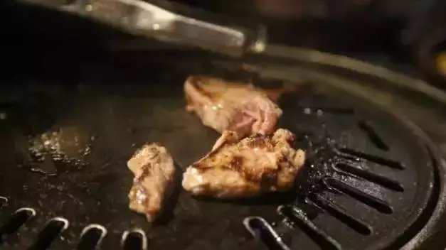 为吃上一份“稀肉”，喜欢一而再二三的忘掉减肥这件事！