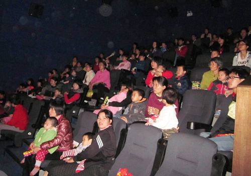 看电影如果遇到这几种人，赶紧退票换场，不然喜剧变悲剧！