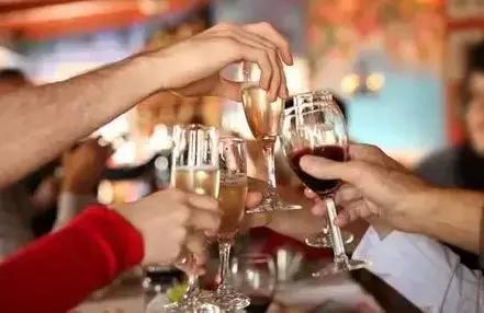 喝多酒头晕头疼胃里难受小妙招,喝醉酒头疼恶心怎么办