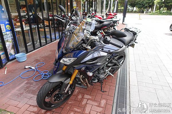 夫妻逛街买买买,夫妻日常买买买