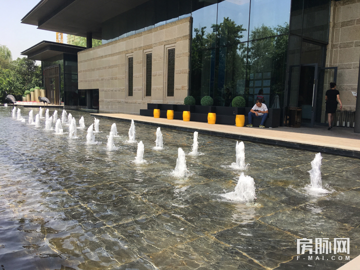 百亩绿化三亩湖五重景观成一家-富力白鹭湾园林实景