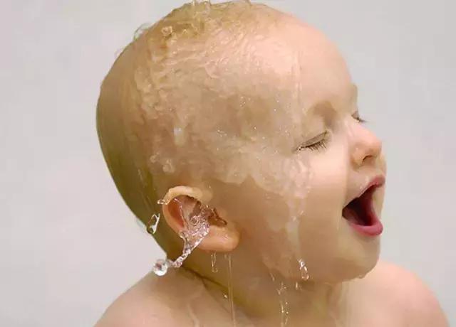 耳朵附近的小孔是什么,耳朵上有聪明嵴真的就聪明吗