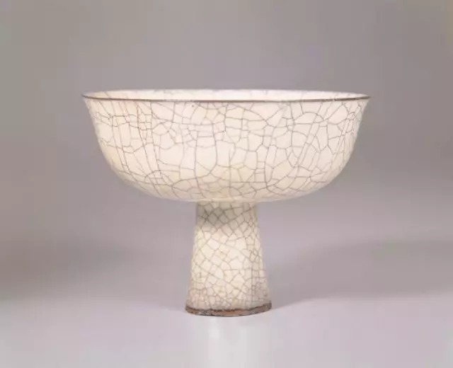 极具宋哥窑特征的哥窑贯耳瓶图片,澳门哥窑报价