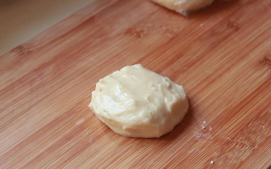 好吃不腻的五仁月饼做法,老师傅教你做经典五仁月饼