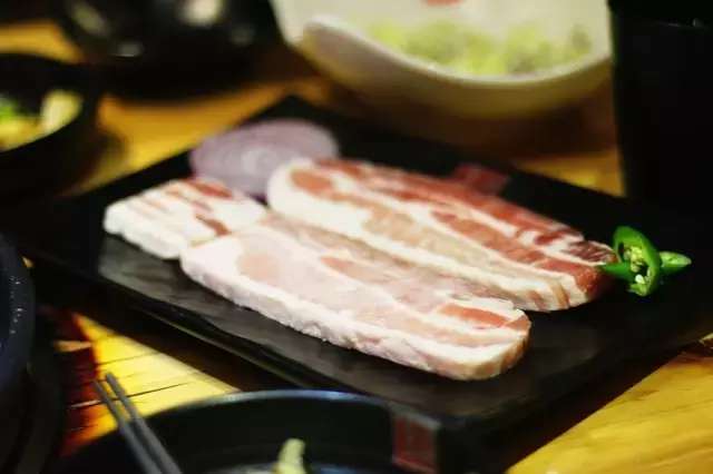 为吃上一份“稀肉”，喜欢一而再二三的忘掉减肥这件事！