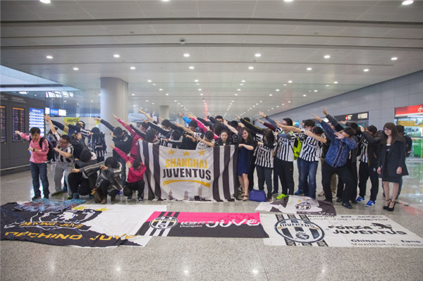 尤文图斯球迷开场助威,尤文图斯欧冠球迷热情助威