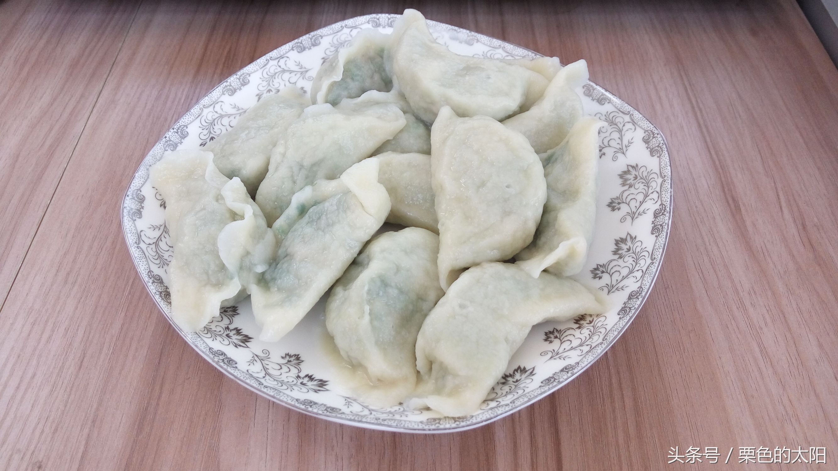 鲜美多汁的猪肉大葱馅饺子,韭菜茴香苗肉饺子做法