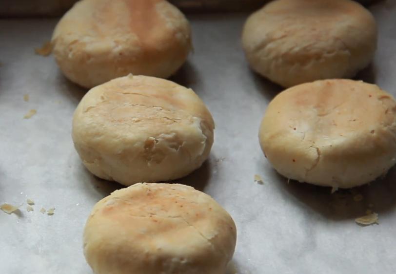 好吃不腻的五仁月饼做法,老师傅教你做经典五仁月饼