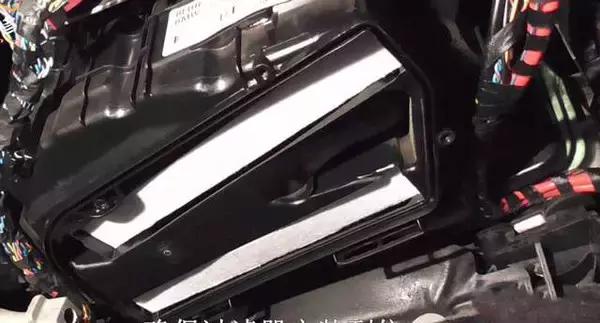 宝马车空气滤清器如何拆卸,宝马车空调滤芯怎么拆