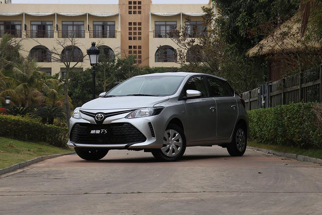 奥迪a3和奔驰a200两厢哪个值得买,奥迪a3两厢车1.4t进口2013年图片