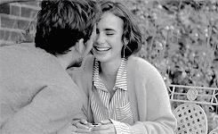 如今的社交:充电两小时,通话五分钟