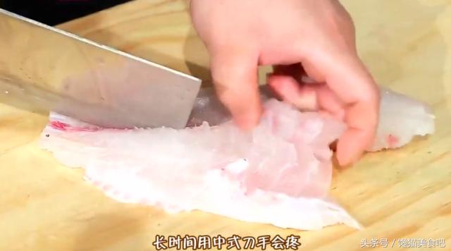 韩国人切活生鱼片视频,韩国人说切生鱼片