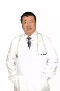 两岁男孩意外脑死亡父母捐献器官,两岁男童不幸离世妈妈含泪