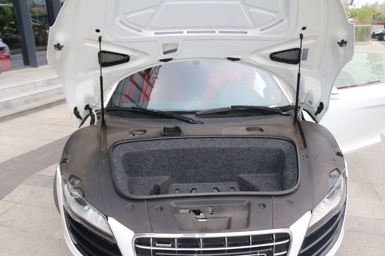 r8是顶级超跑吗,年轻人的第一台超跑r8