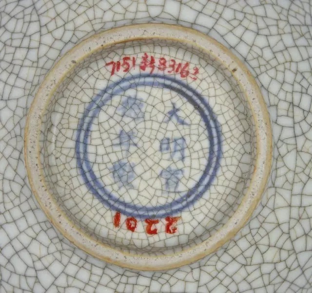 极具宋哥窑特征的哥窑贯耳瓶图片,澳门哥窑报价