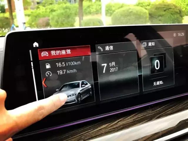 新宝马五系与新奔驰e级对比试驾,内饰提升最佳效果