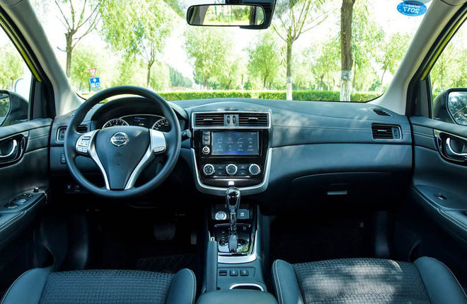 奥迪a3和奔驰a200两厢哪个值得买,奥迪a3两厢车1.4t进口2013年图片