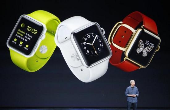 中国人不爱iPhone了？日本果粉排长队购买，拿到新机后欢呼雀跃！