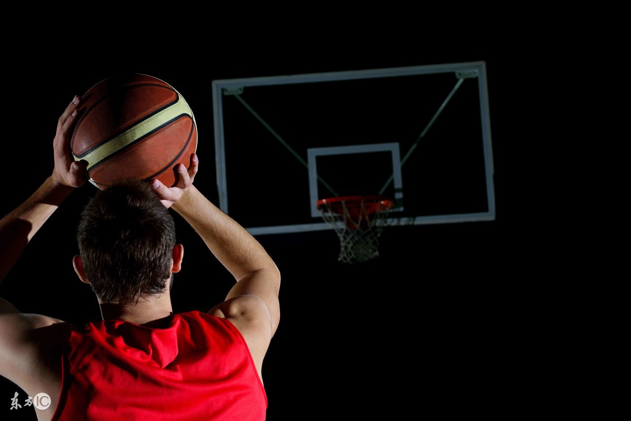 一些简单高效的篮球健身动作,篮球运动是很好的健身项目