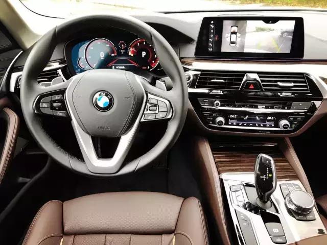 新宝马五系与新奔驰e级对比试驾,内饰提升最佳效果