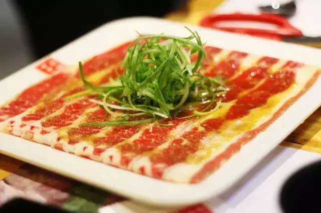 为吃上一份“稀肉”，喜欢一而再二三的忘掉减肥这件事！