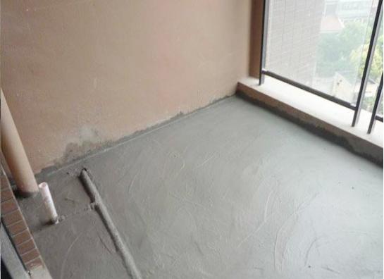 卫生间水管从上走还是从下走,卫生间水管走地面要抬高多少