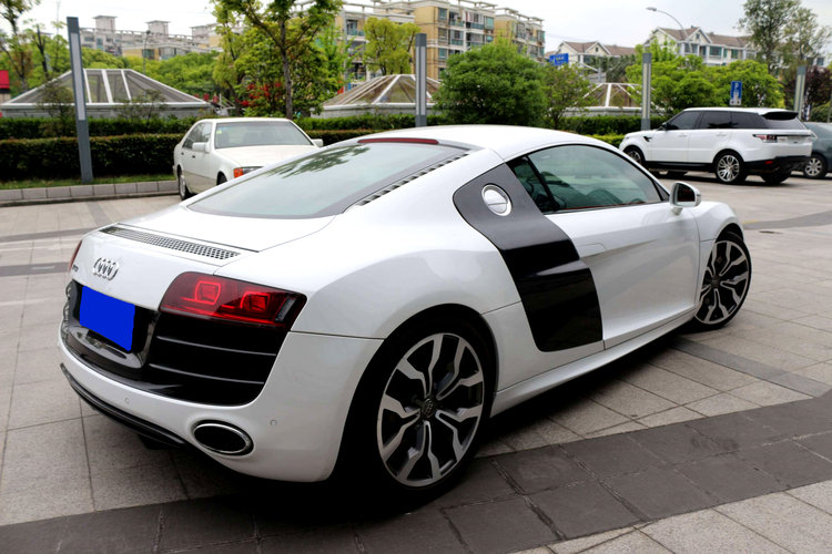 r8是顶级超跑吗,年轻人的第一台超跑r8