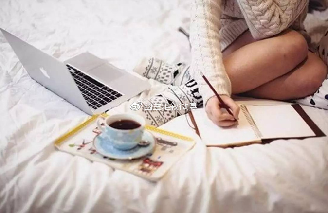 暖过拥抱,柔过亲吻,只有羊绒衫能给女人温柔的怀抱