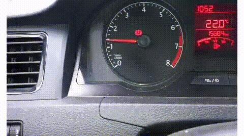 科目二坡道起步要不要踩离合器,科目二坡道起步要不要松手刹