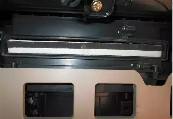 宝马车空气滤清器如何拆卸,宝马车空调滤芯怎么拆