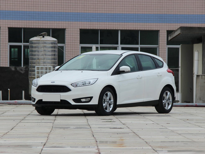 奥迪a3和奔驰a200两厢哪个值得买,奥迪a3两厢车1.4t进口2013年图片