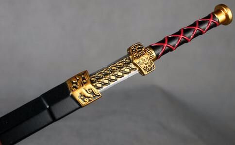 细数游戏中的经典冷兵器,游戏里最厉害的兵器是什么