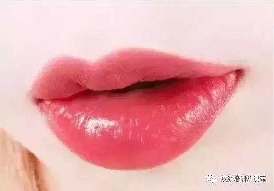 唇部怎么避免做花唇,乌唇变自然唇怎么调