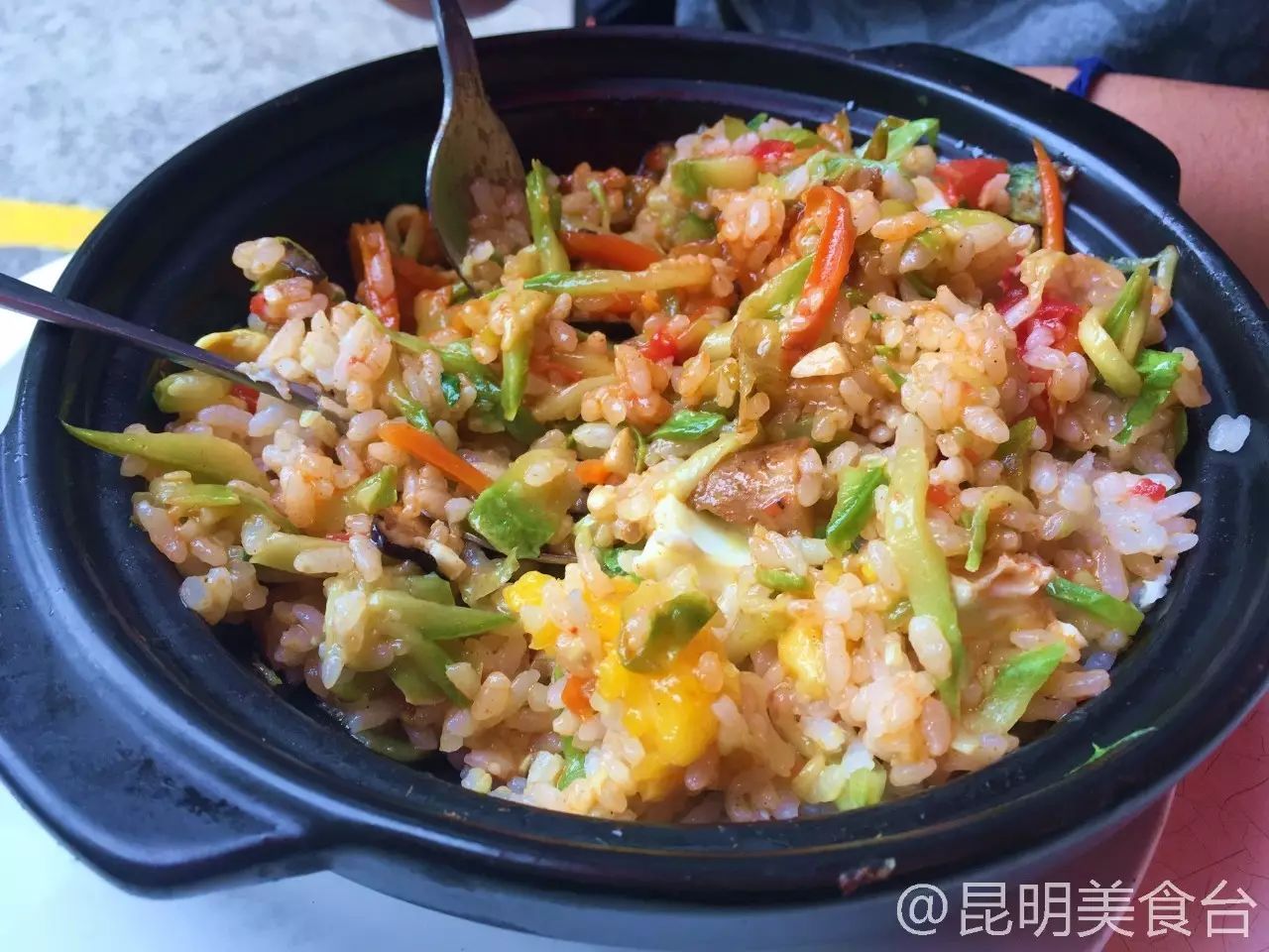 昆明排队到腿软的14家民间老店，吃过6家以上算你厉害