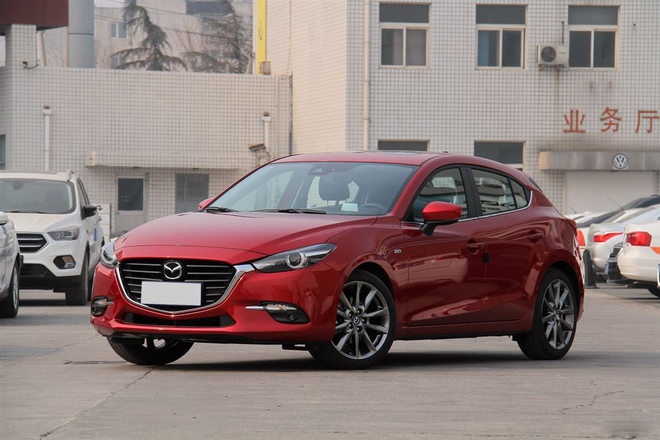 奥迪a3和奔驰a200两厢哪个值得买,奥迪a3两厢车1.4t进口2013年图片