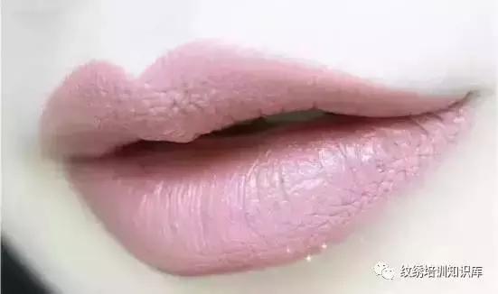 唇部怎么避免做花唇,乌唇变自然唇怎么调