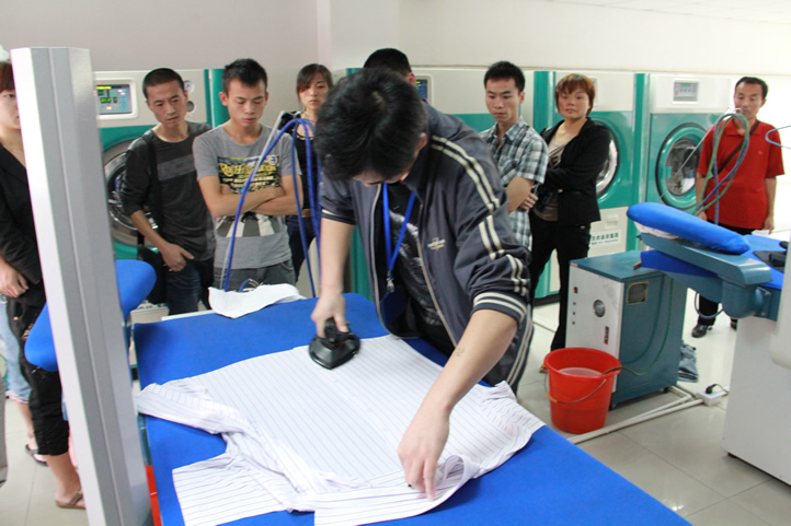 怎样开一家洗衣店赚钱,年轻人如何创业开个洗衣店