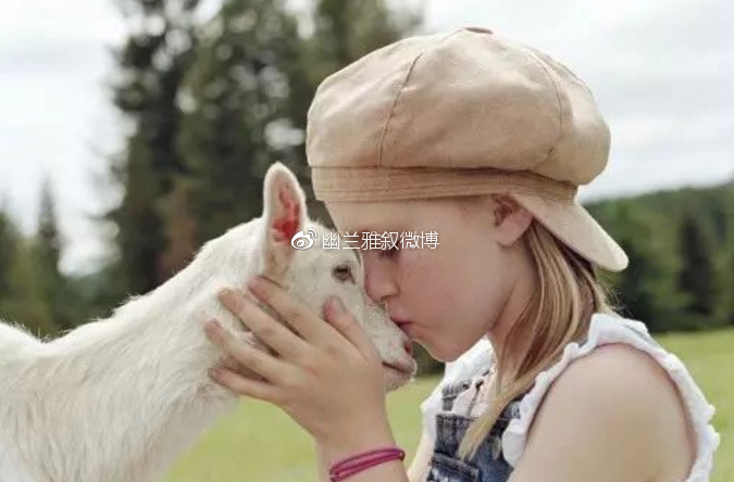 暖过拥抱,柔过亲吻,只有羊绒衫能给女人温柔的怀抱